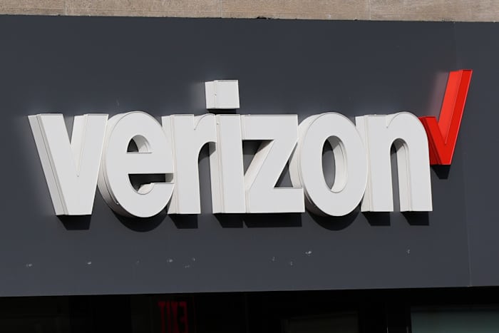 Verizon outage disrupts calling and data services for wireless customers across the US