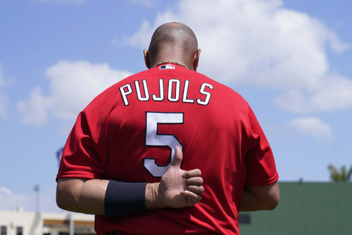 Albert Pujols hits 698th homer, helps Cards beat Reds 6-5