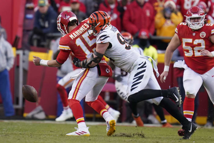 Hubbard's 98-yard fumble return lifts Bengals over Ravens - WTOP News