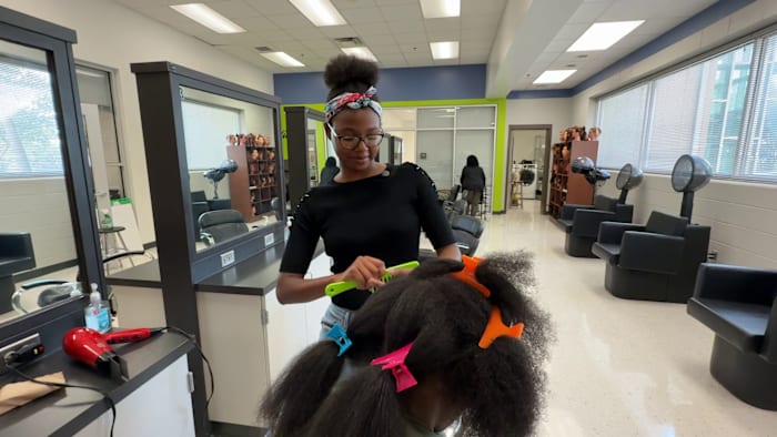 <a href="https://www.ksat.com/news/local/2025/09/18/sam-houston-high-school-cosmetology-students-invite-community-to-brand-new-hair-salon/" target="_blank">Sam Houston High School cosmetology students invite community to brand new hair salon</a>