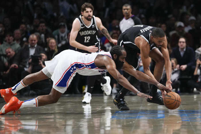 Embiid has 43 points, 14 rebounds; 76ers thump Bulls 121-106