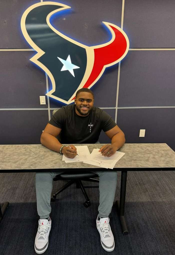 ‘Feel like I’m going into my rookie year all over again,’ Texans lineman LaDarius Henderson gets a reboot