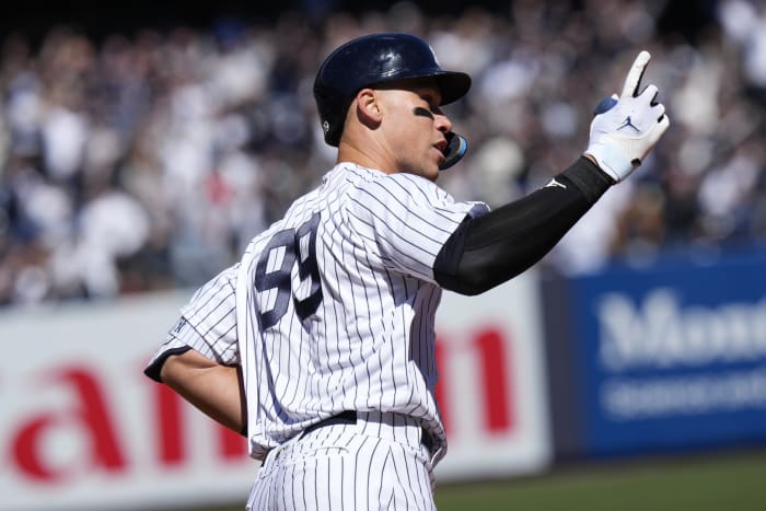 Bret Boone responds to viral ejection of Yankees' Aaron Boone