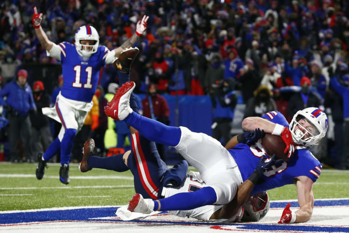 Patriots beat Bills 24-17, win 11th straight AFC East crown - The