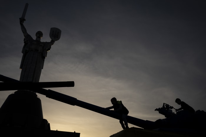 2 more killed as Russian artillery keeps on battering southern Ukraine's Kherson region