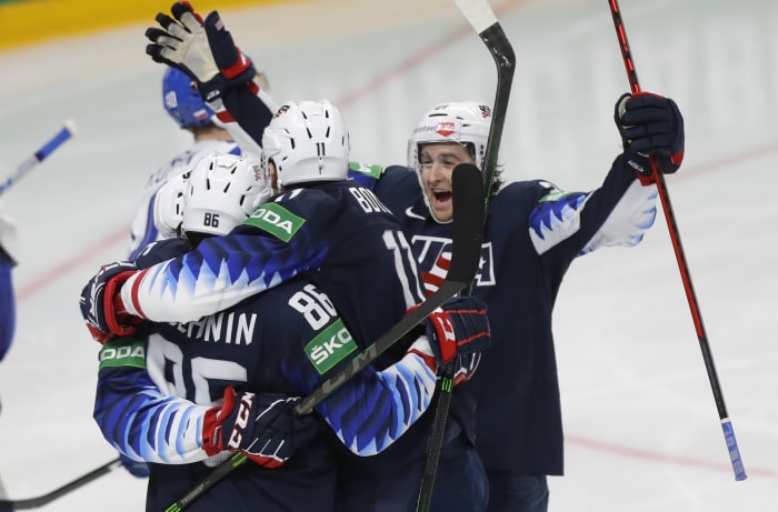 Spojené štáty americké zdolali na majstrovstvách sveta v hokeji Slovensko 6:1 a v semifinále sa stretnú s Kanadou