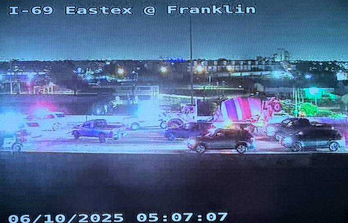 19-year-old man killed in 18-wheeler crash on Eastex Freeway in downtown Houston, woman and child hospitalized