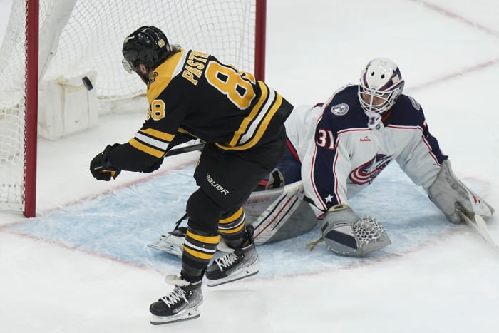 Bruins goalie Tuukka Rask banged up in loss to Devils