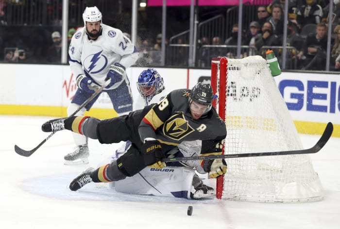 The Las Vegas Golden Knights Unveiled Their Stanley Cup Banner in the Most Las  Vegas Way Imaginable