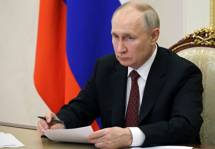 Putin to discuss Israel-Hamas war during a 1-day trip to Saudi Arabia and UAE