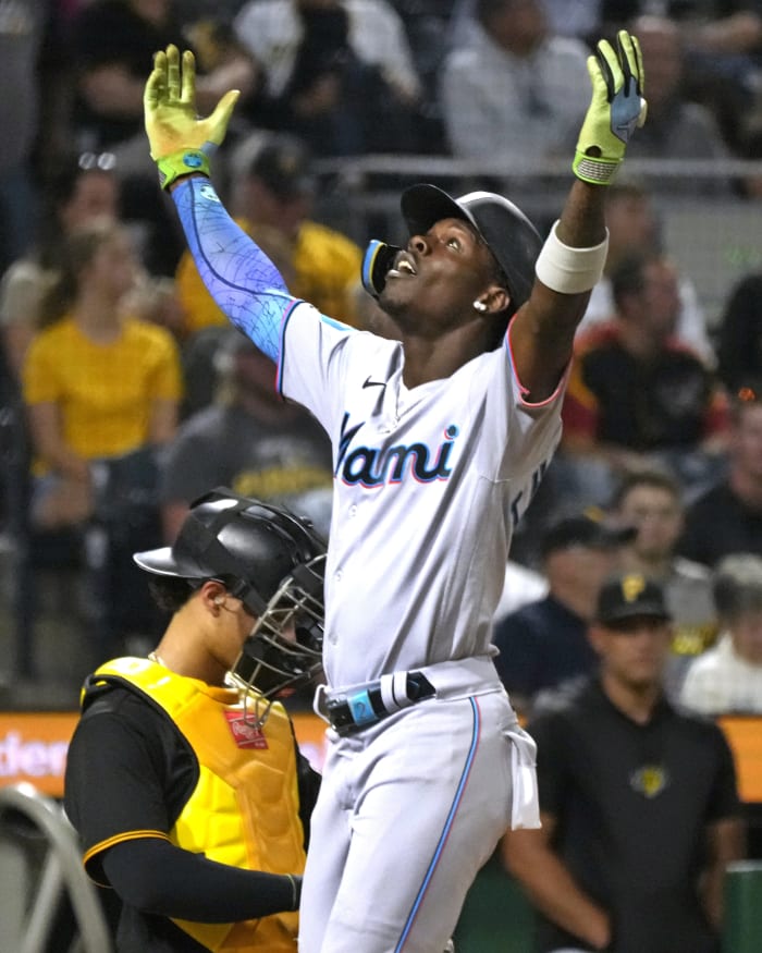 Starlin Castro paying it forward to Gleyber Torres after learning