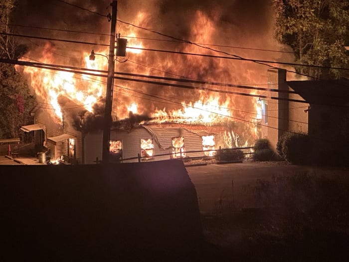No one hurt after overnight fire at the Rebos Club of Roanoke building - Vimarsana News