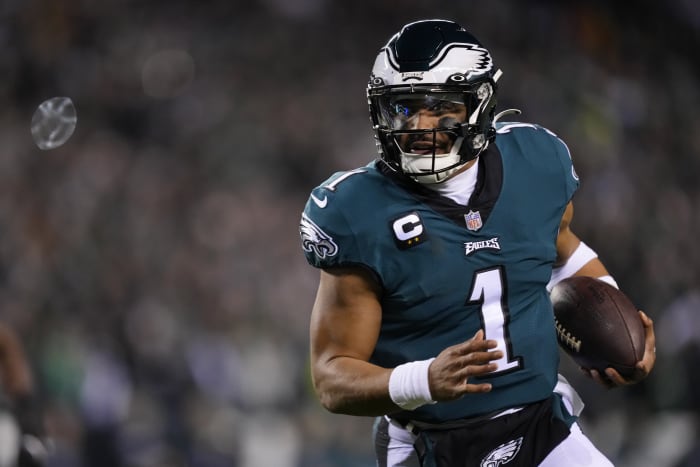 Eagles end 3-game skid, maintain control of NFC East title hopes with 33-25  win over Giants
