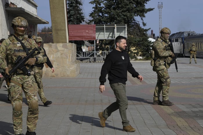 Ukraine president extends tour of war’s front-line areas