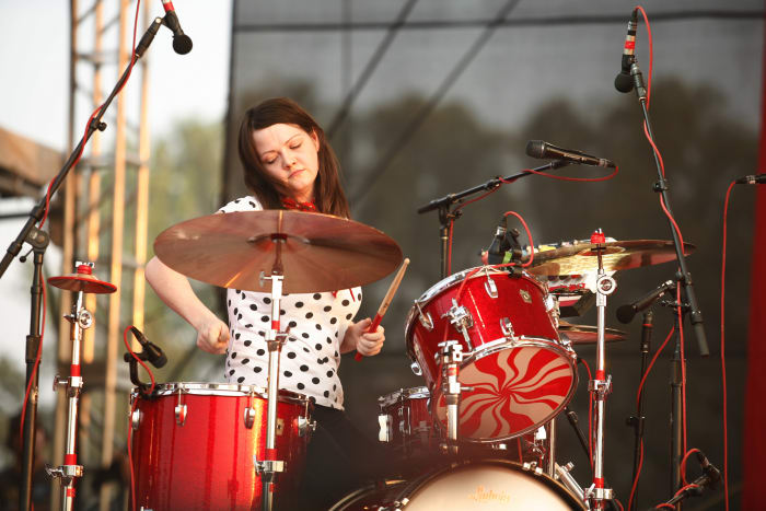 Was the White Stripes' Meg White a great or drummer? Online controversy  begs question: What year is this? - The San Diego Union-Tribune