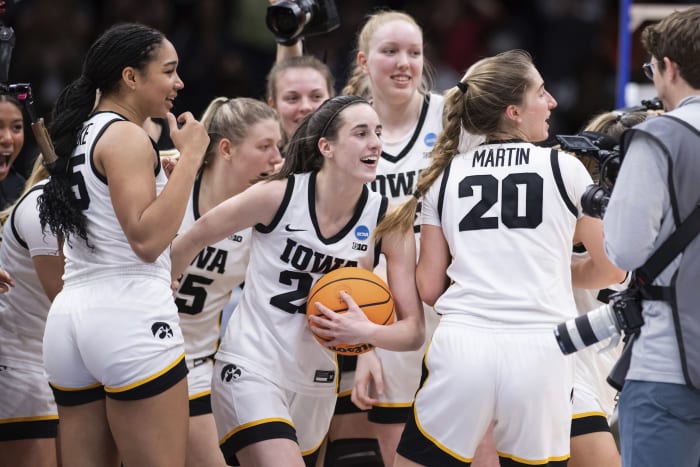 Led by Caitlin Clark, Iowa ends South Carolina's perfect season in