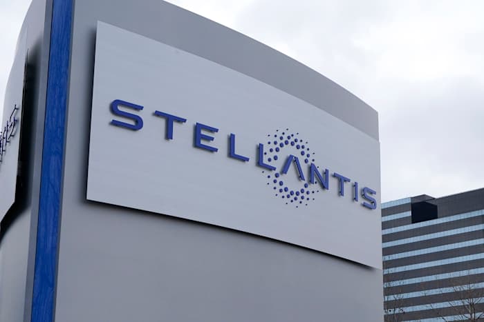 Stellantis temporarily halts production at 2 plants in Canada, Mexico as auto tariffs take effect