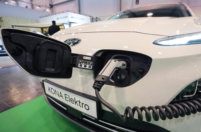 New German government to revamp incentives for electric cars