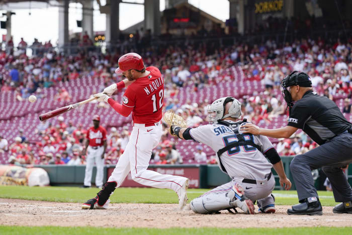 Naquin extends hitting streak, Reds beat Marlins 6-0