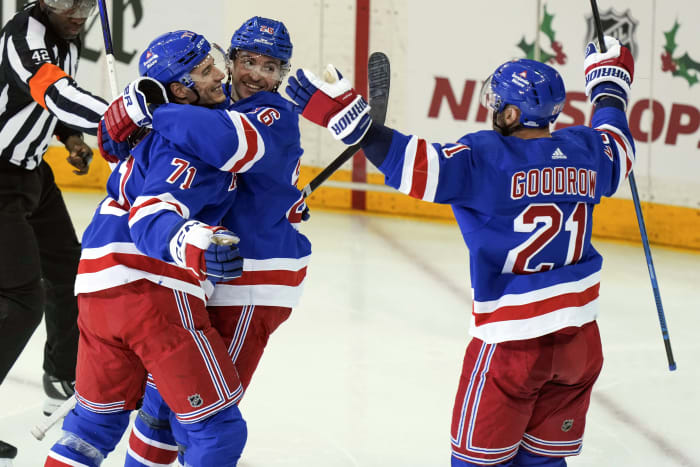 Kreider scores twice in Rangers' season-opening 5-1 win over