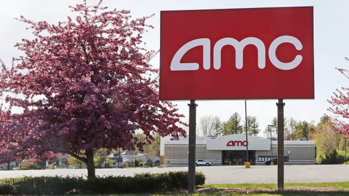 Amid controversy, AMC will make face masks mandatory for guests