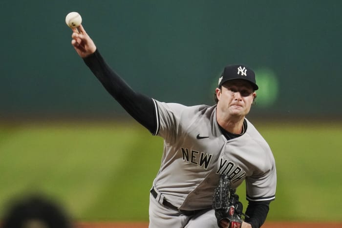 Yankees fans pelt Cleveland outfielders with debris after comeback win