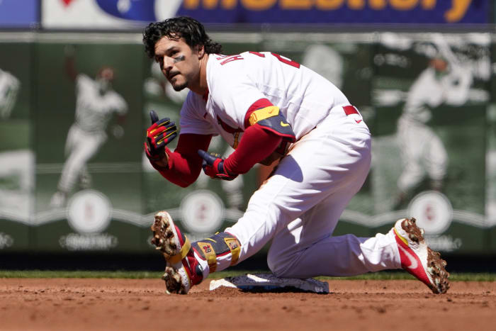 Cardinals reliever Gallegos gets wiped down by umpire after using