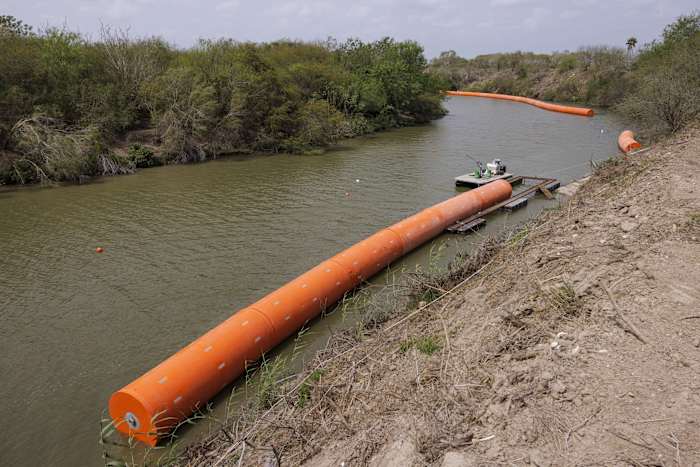 Feds plan to install 536 miles of floating barriers on Rio Grande to ...