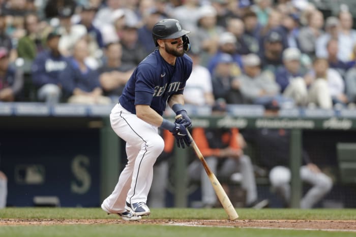 Red-hot Luis Torrens hits two homers to power Mariners past White Sox