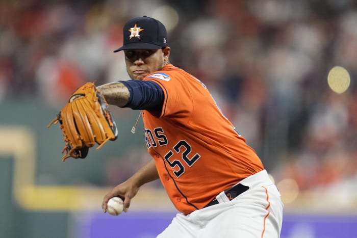 Clemens pitches to minor leaguers at Astros camp