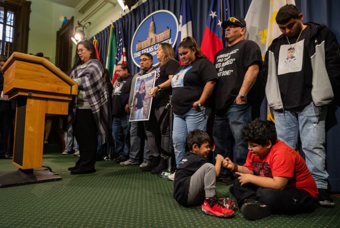 Gun safety advocates see signs of progress in first session after Uvalde shooting even though raise-the-age bill stalled - Vimarsana News