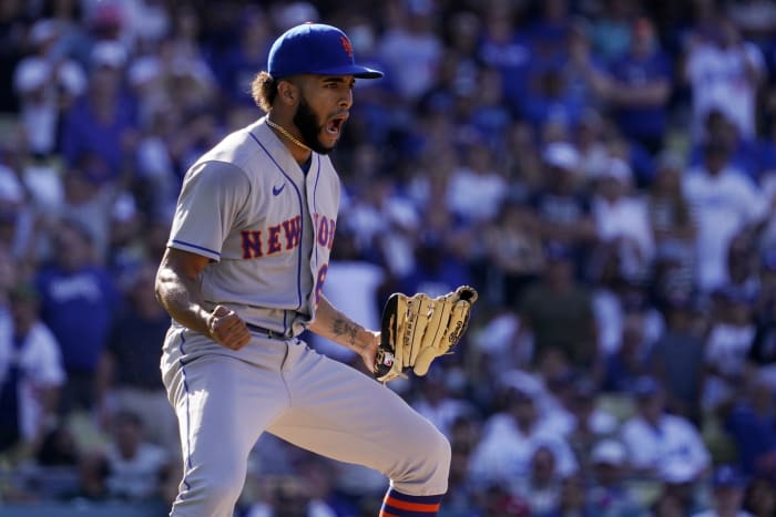 Escobar HRs as Mets end 3-game skid, rally past Rangers 4-3