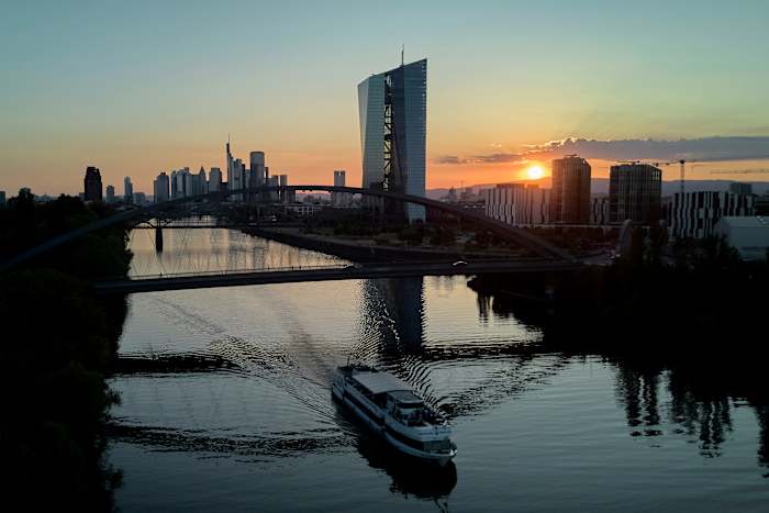 ECB Holds Rates Amid US Tariff, Trade Risks
