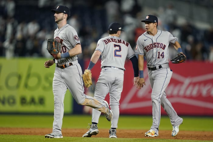 Astros' Jose Altuve has broken right thumb, needs surgery