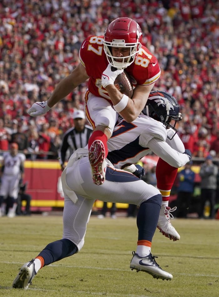 Travis Kelce claims the top spot in AP's NFL tight end rankings