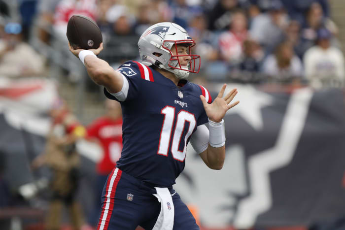 Patriots down to 3rd-string QB Bailey Zappe as Brian Hoyer ruled out with  head injury