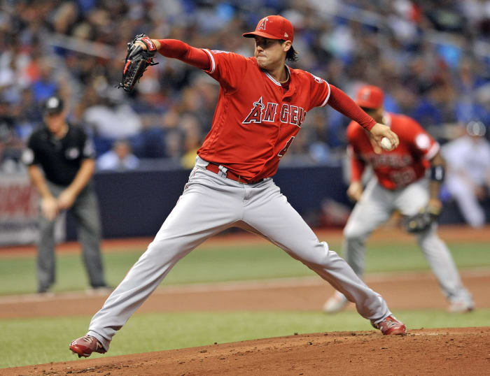 Tyler Skaggs' mom throws first pitch in Angels' 1st home game since his  death