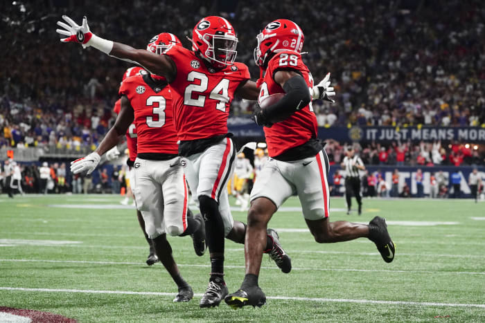 Beck throws and runs for TDs to launch new era as No. 1 Georgia