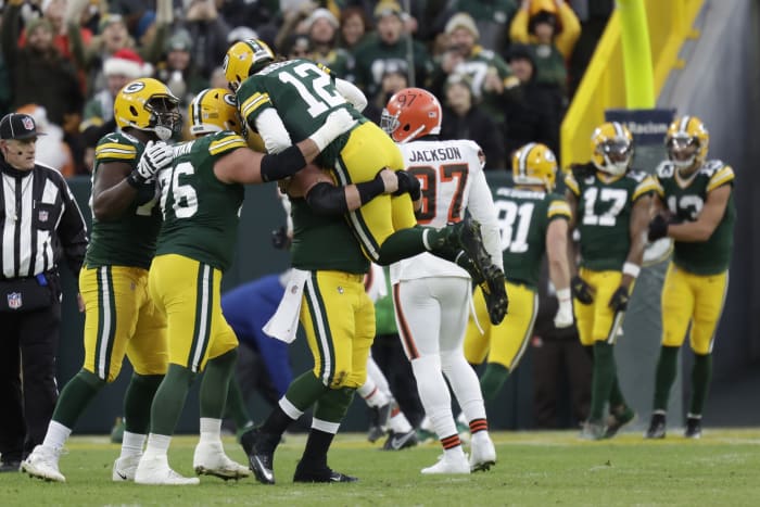 Packers rout Vikings 37-10 in cold to take NFC's No. 1 seed