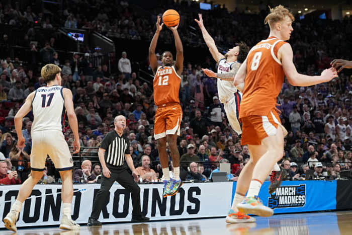 MARCH MADNESS TRACKER: 2 Texas teams escape first weekend of tournament