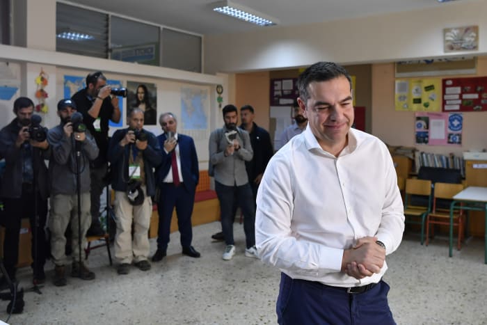 Stung by election defeat, Greek opposition forced to pass on chance to form government
