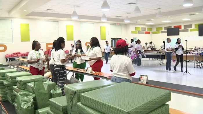 Community giveaway event hands out 600 toys, brings holiday cheer to Jacksonville families