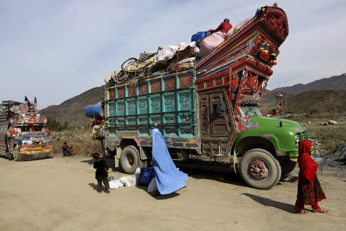 Amnesty International asks Pakistan to keep hosting Afghans as their expulsion may put them at risk