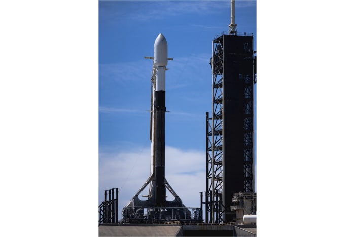 한국, 북한과 교전 중 두 번째 군사 정찰위성 발사 한국, 북한과 교전 중 두 번째 군사 정찰위성 발사