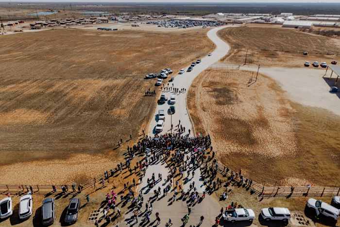 Lawmakers, protesters demand release of 5-year-old held at Texas immigration detention center