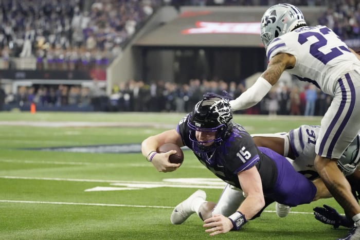 Martinez runs for 4 TDs, K-State stuns No. 6 Sooners 41-34