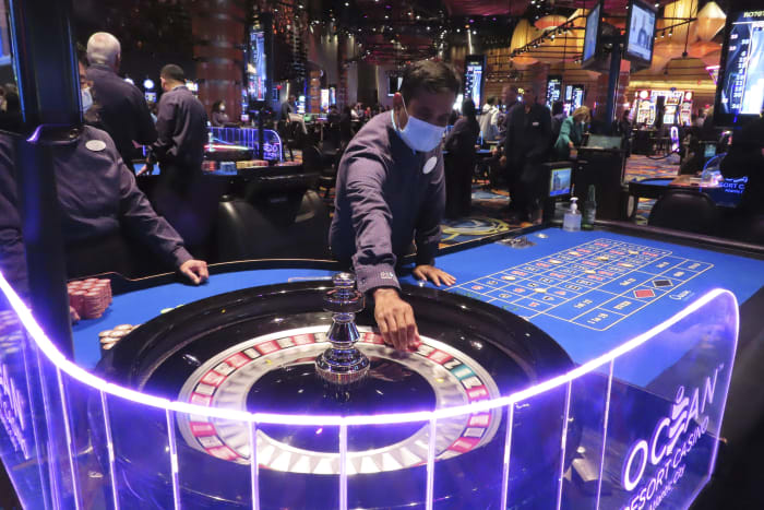 Internet gambling revenue continues to soar in New Jersey. In-person revenue? Not so much.