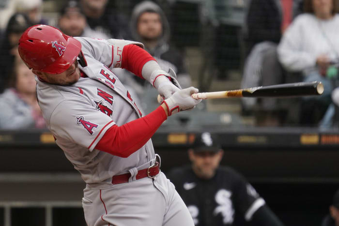 Vladimir Guerrero Jr., Sr. reunite at Angels' home opener