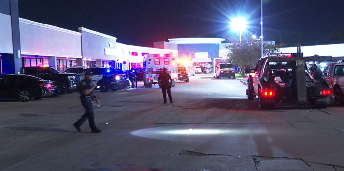 Shots fired at officers during shooting outside SE Houston club 1 person taken to hospital Shots fired at officers during shooting outside SE Houston club 1 person taken to hospital
