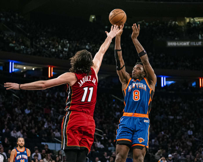 Knicks trade RJ Barrett and Immanuel Quickley to Raptors for O.G.